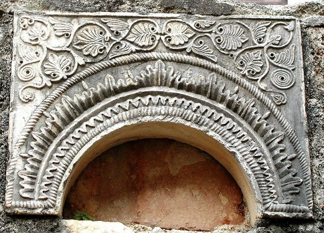 Parapetto del pianerottolo della porta laterale